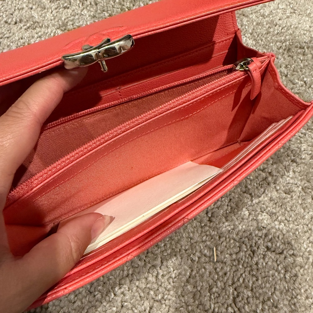 Authentic Chanel Wallet. Serial number intact + paperwork - Picture 15 of 16